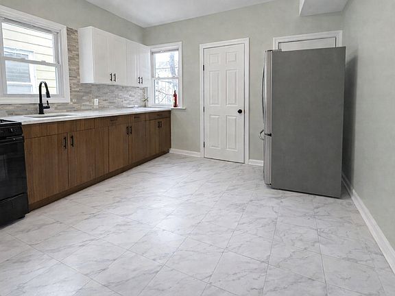 3rd image of 861 S 14th St Floor 2