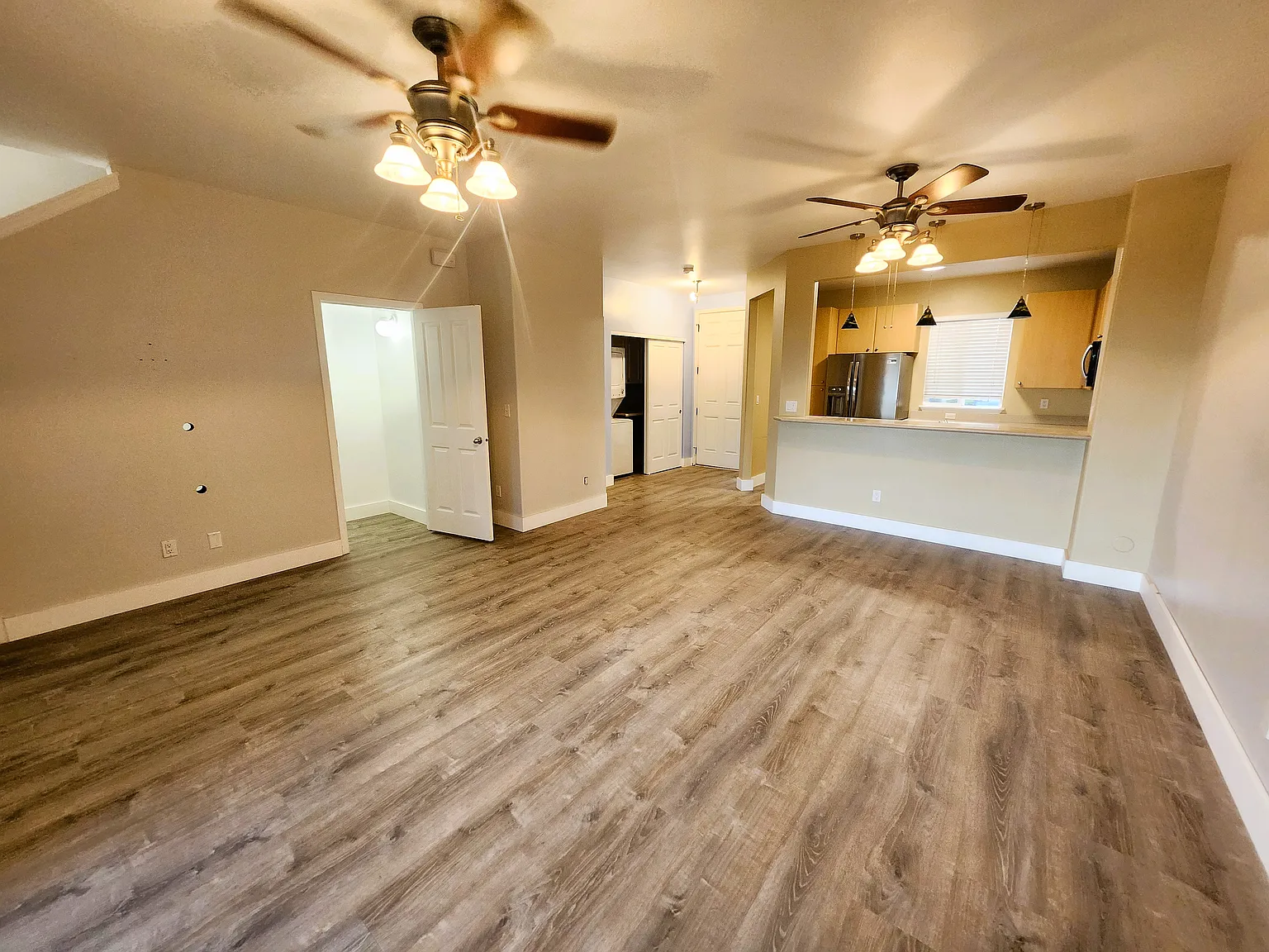 3 bed, 2.5 bath, 1258 sqft, $3,700 — Photo 3