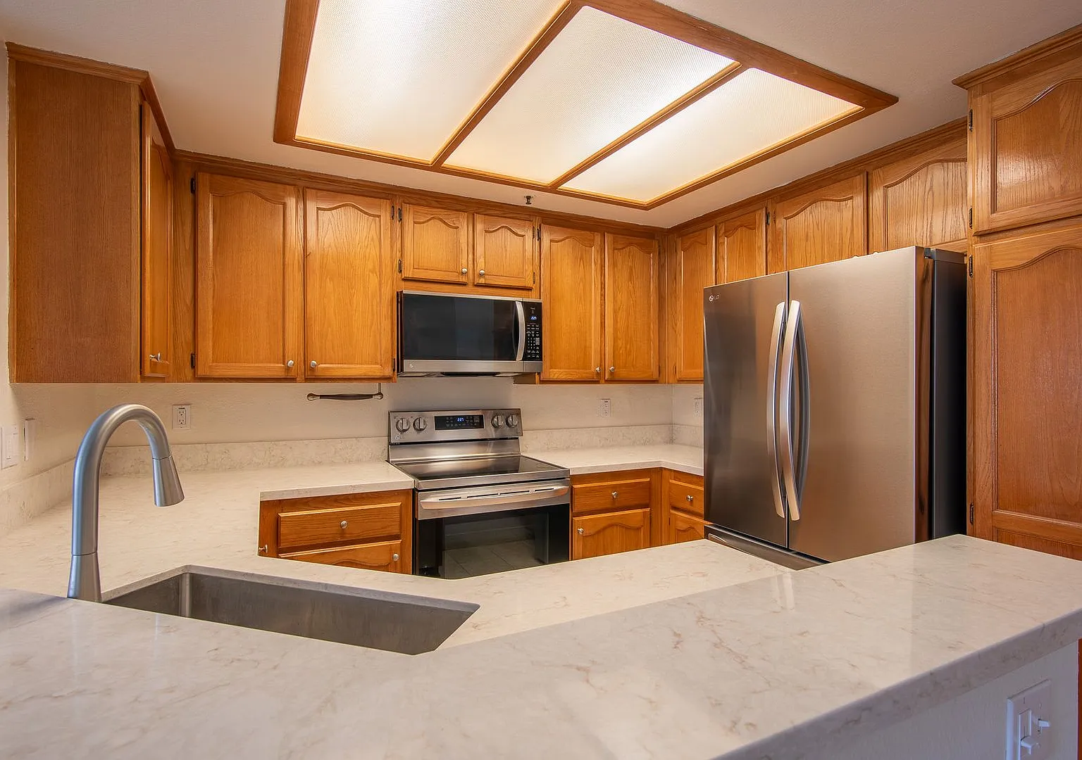 The Courtyards in West Mission Valley, 2 Bed 2 bath, 1,176 Square Feet — Photo 3