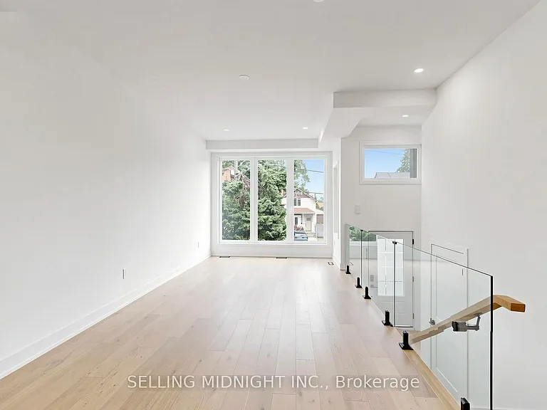 42 Guthrie Ave — Photo 3
