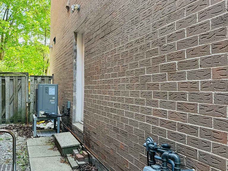 15 Saintsbury Sq #BASEMENT — Photo 8