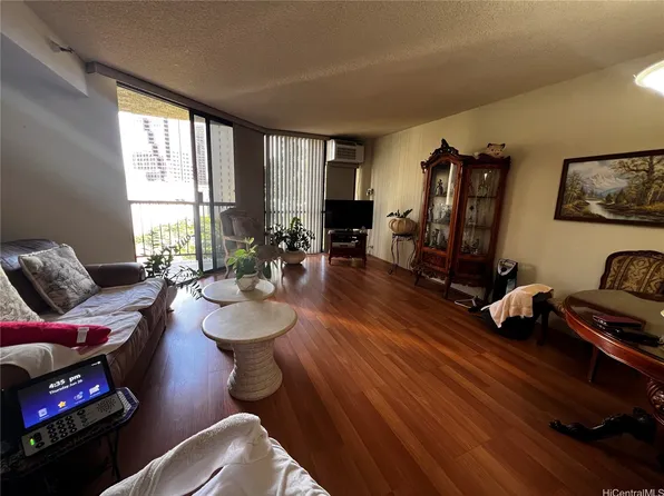 60 N Beretania St APT 910, Honolulu, HI 96817