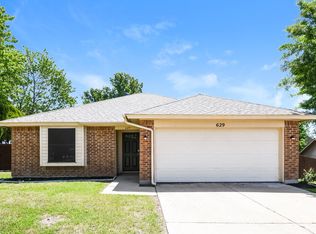 629 Ozark Ave, Burleson, TX 76028