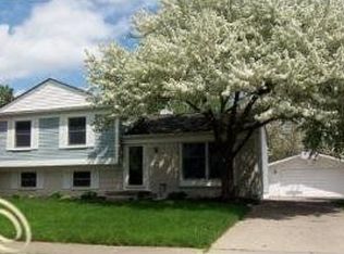 850 Hidden Ridge Dr, Troy, MI 48083