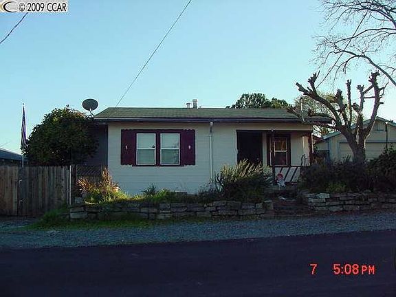 4th image of 2820 Leslie Ave