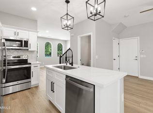 1407 E Chipman Rd, Phoenix, AZ 85040