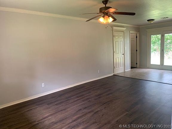 3rd image of 1626 N Chambers Ter