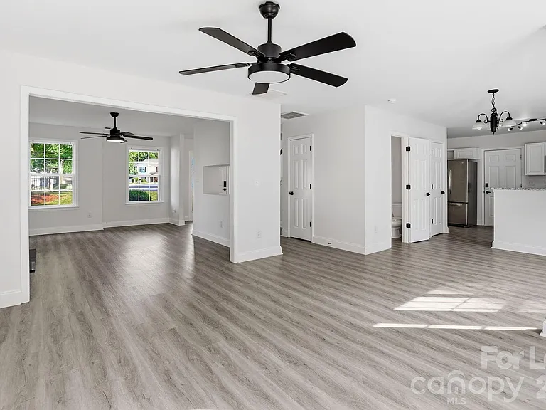 512 Bearbrook Ln — Photo 6