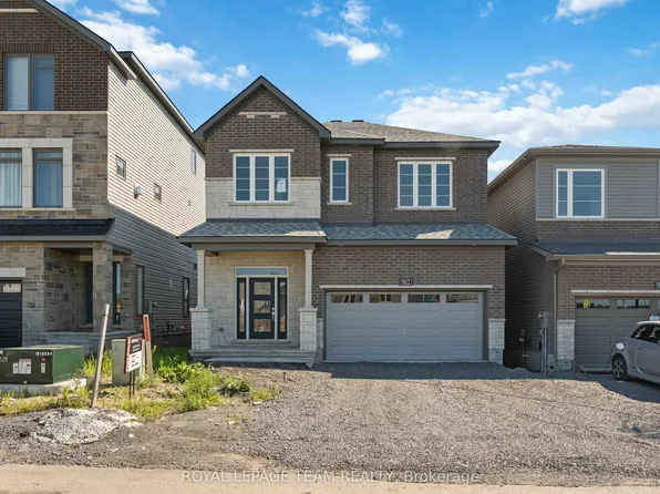 902 Locomotion Ln, Ottawa, ON K2V 0V3