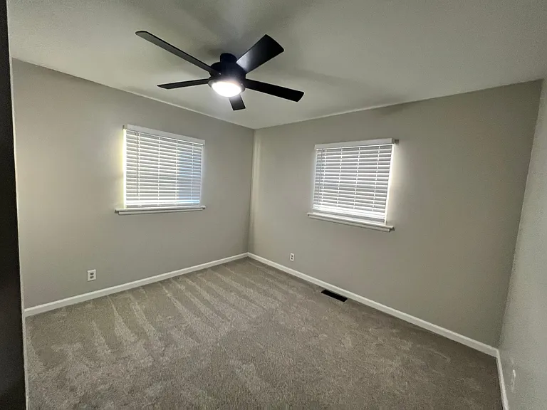 214 E Arrowhead St — Photo 19