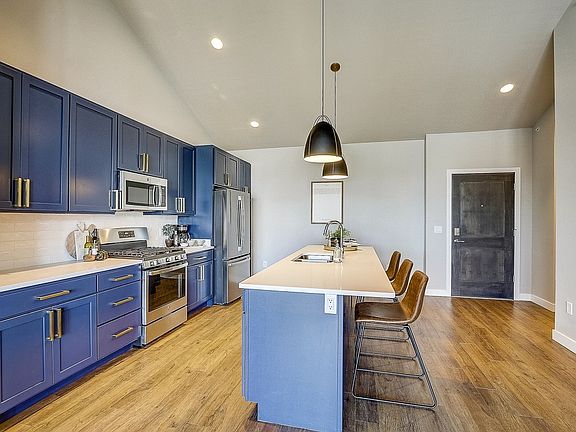 Kitchen with 9' Island