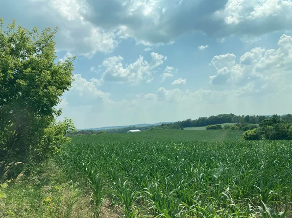 3 Hochrein Rd, Sherrill, IA 52073