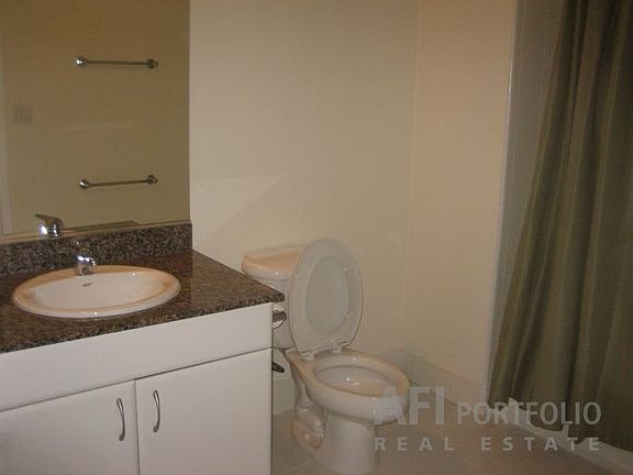 5th image of 260 King St Unit 723