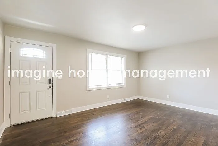 3 bed, 1.5 bath, 1284 sqft, $1,995 — Photo 3