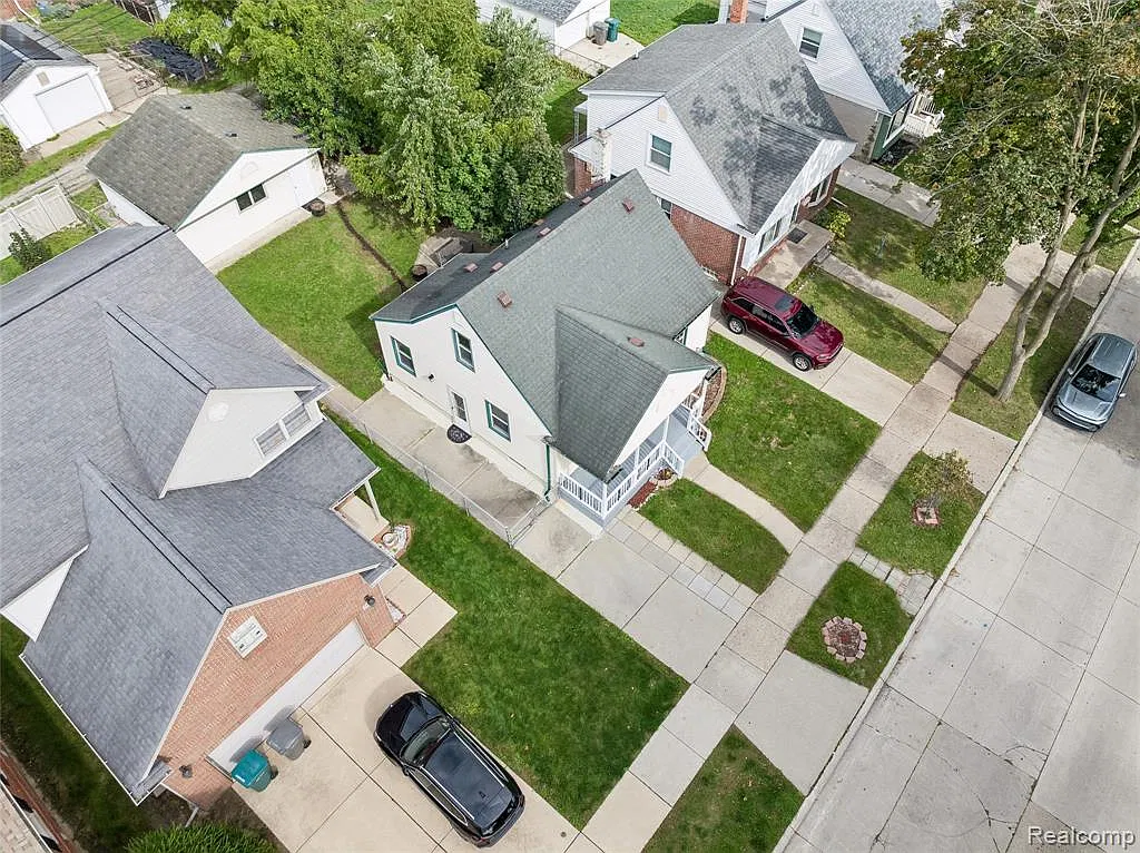 3 bed, 1071 sqft, $1,750 — Photo 3