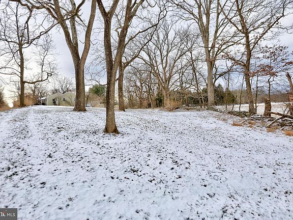 2nd image of 16819 Woodgrove Rd