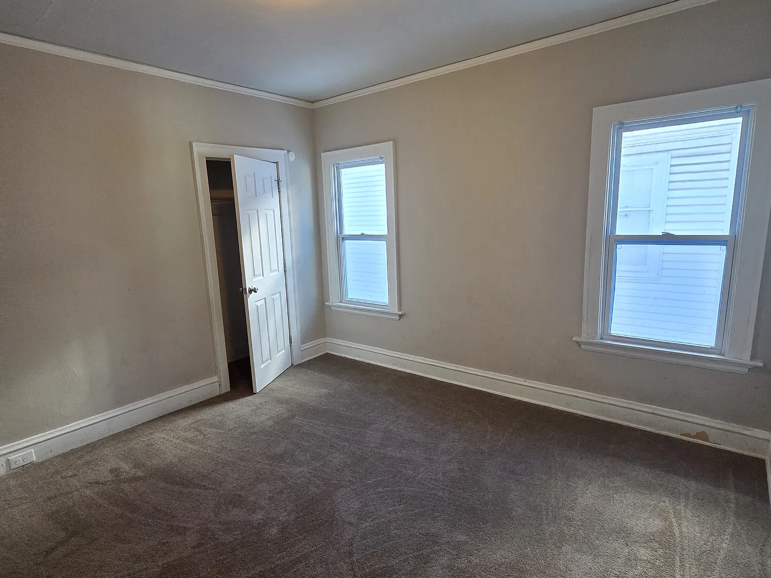 39th North 2902 - 2 — Photo 4