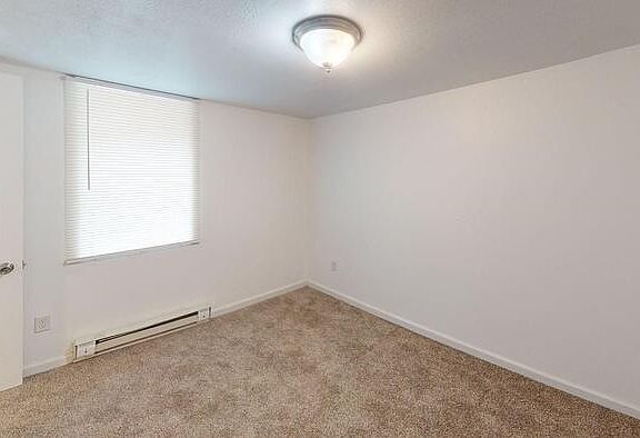 2nd image of 109 9th Ave NW #3