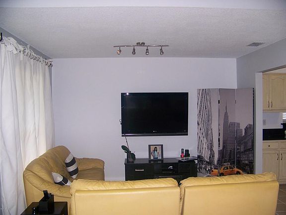 5th image of 448 Naugatuck Dr