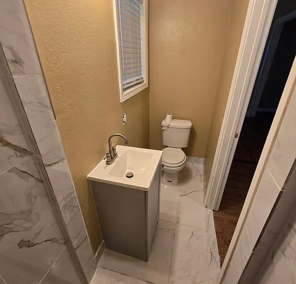 111 Bowie St — Photo 9
