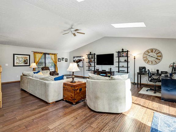 3rd image of 6393 Steinbeck Way