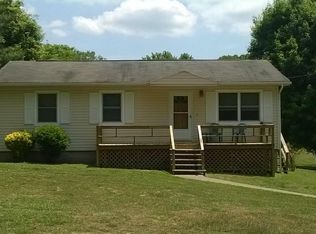4646 Moon Ln, Strawberry Plains, TN 37871