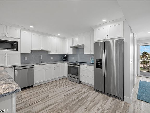 5th image of 2088 Estero Blvd APT 3E