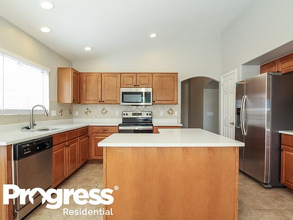 4th image of 955 E Mayfield Cir