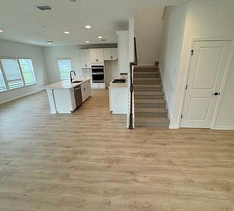 4th image of 440 ARCHSTONE Way #63