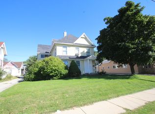 305 N Division St, Harvard, IL 60033