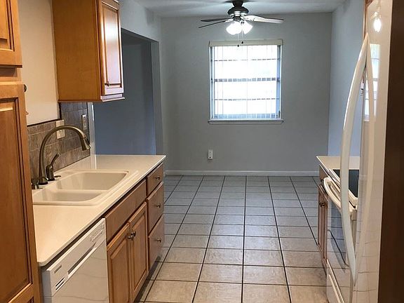 3rd image of 816 Annie Ct