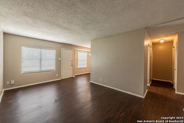 5915 Cliff Rdg — Photo 5