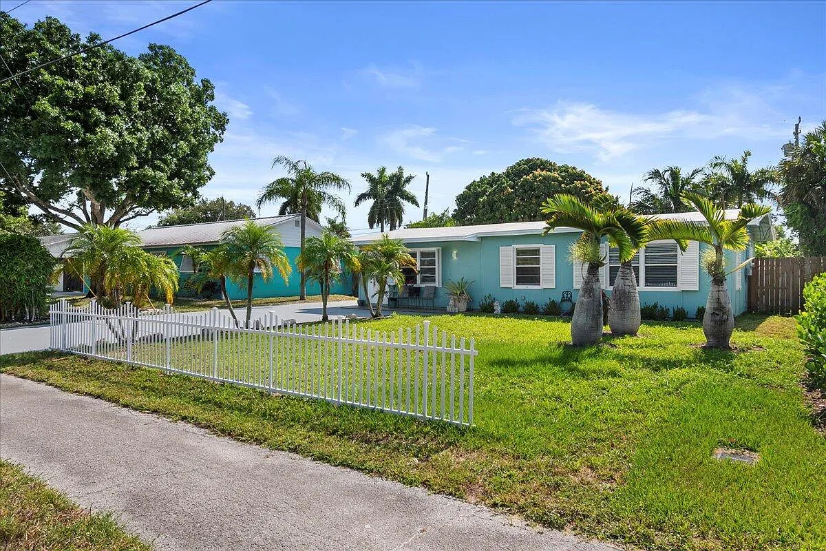 3 bed, 2.0 bath, 1075 sqft, $5,400 — Photo 2