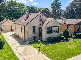 79 S Aldine St, Elgin, IL 60123