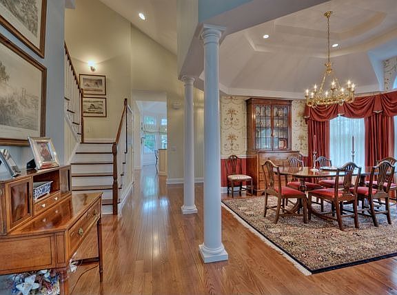 3rd image of 21 Glassbury Ct