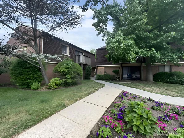 316 Meadow Woods Ln, Lawrence Township, NJ 08648