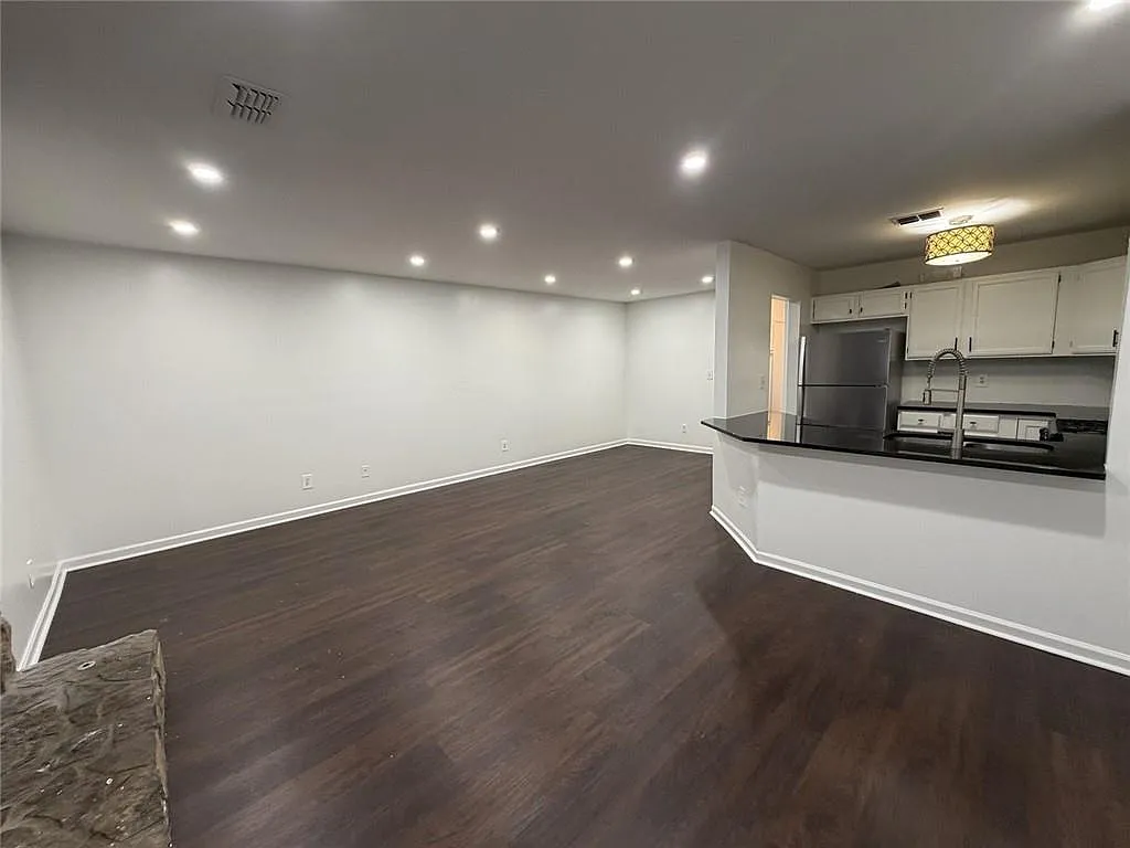 3 bed, 2.5 bath, 1504 sqft, $2,000 — Photo 3