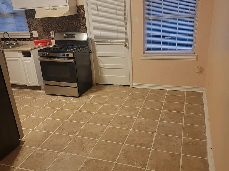 2915 Cummings St — Photo 7