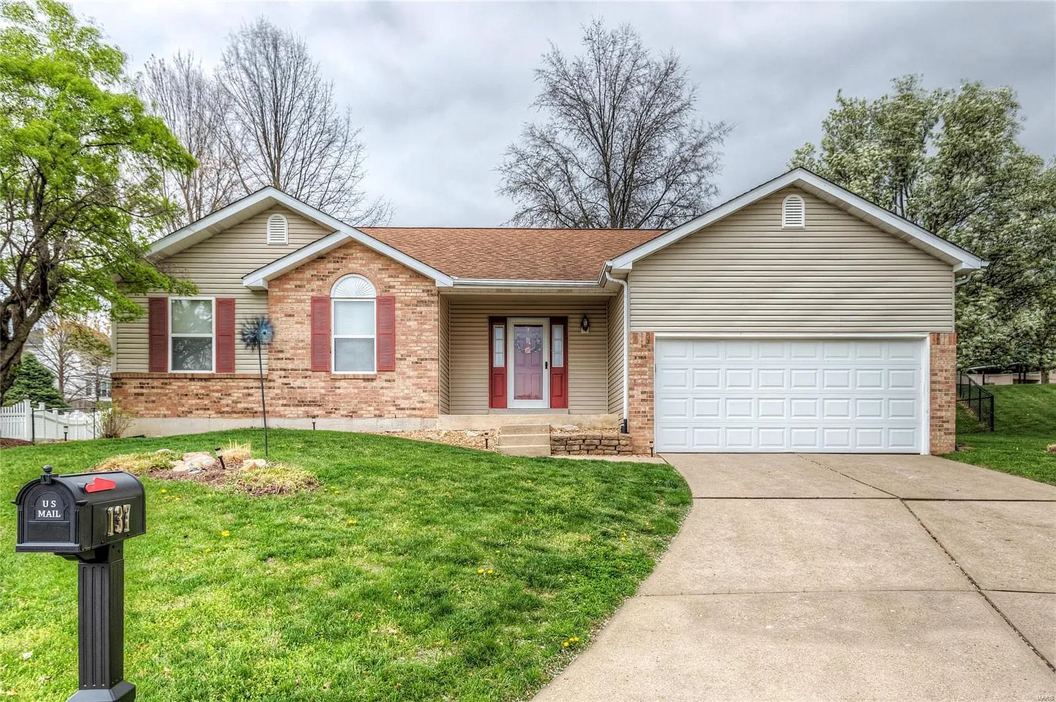 137 Honey Locust Ln photo 1