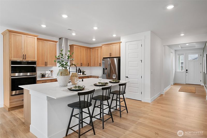 2nd image of 688 Sunbeam Drive