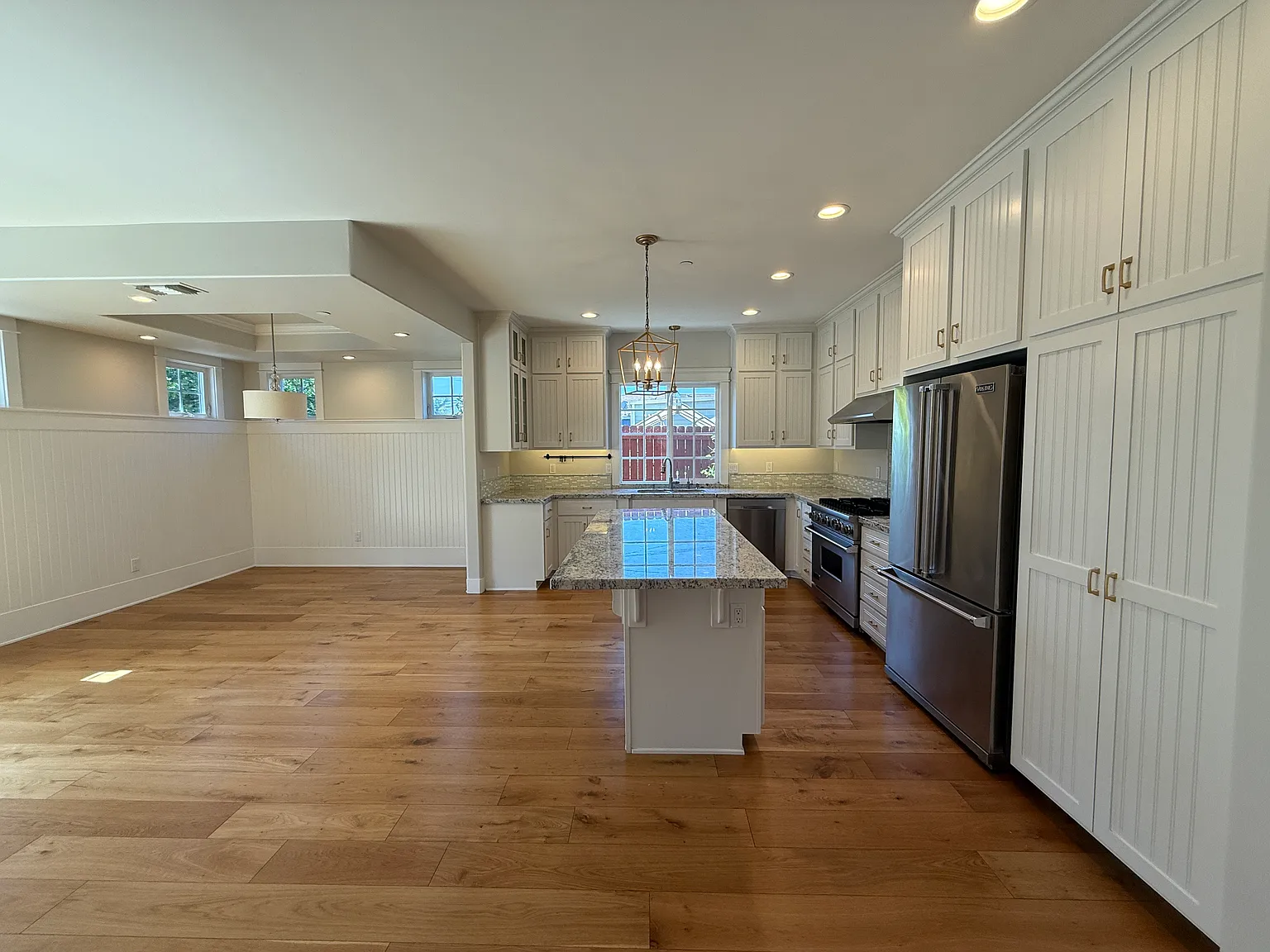 4 bed, 2.5 bath, 2240 sqft, $4,800 — Photo 3