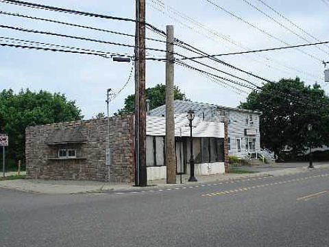 2nd image of 983 Little East Neck Rd
