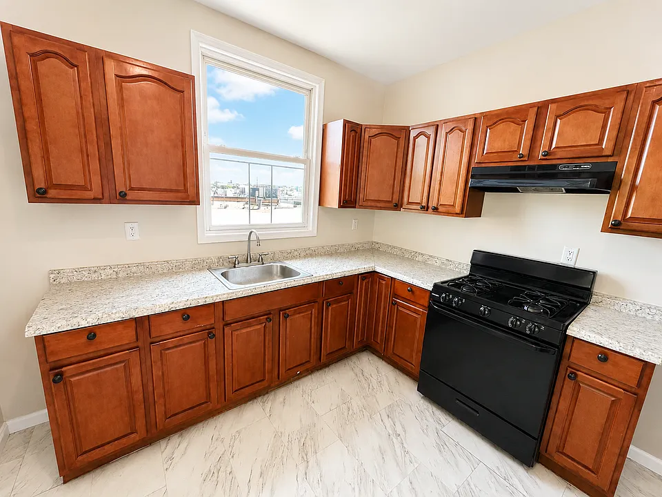 179 Jelliff Ave #2