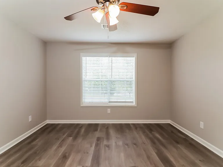 4961 Hampstead Ln — Photo 10