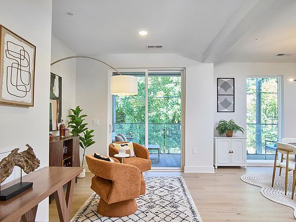5th image of 620 N Roxboro St #43