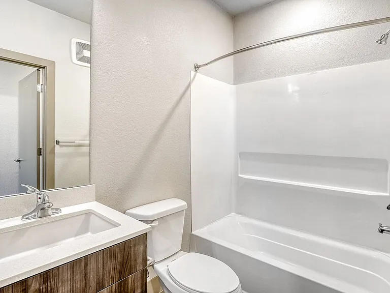 4923 King St — Photo 57