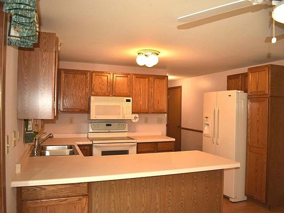 5th image of 9333 Dahlia Dr