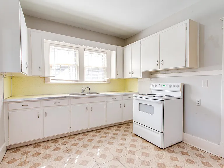 226 Leonard Ave #A — Photo 7