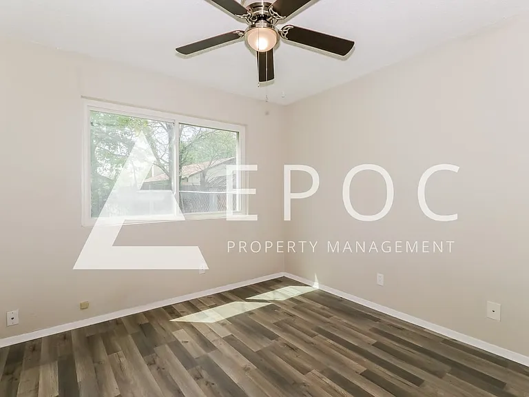 2208 Creekwood Dr — Photo 5
