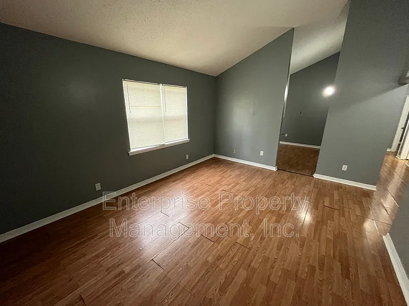 Building Photo - 401 N Manassas St